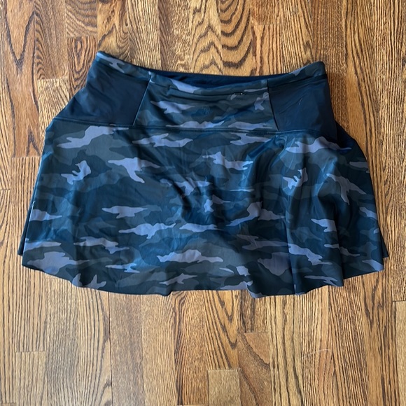L Athleta match point printed skort in supersonic - Picture 3 of 5